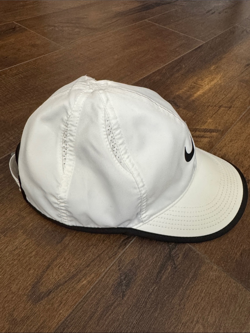 Nike Wimens White Cap with Black Swoosh Trim Tennis Running Athletic Summer OS - Picture 4 of 8